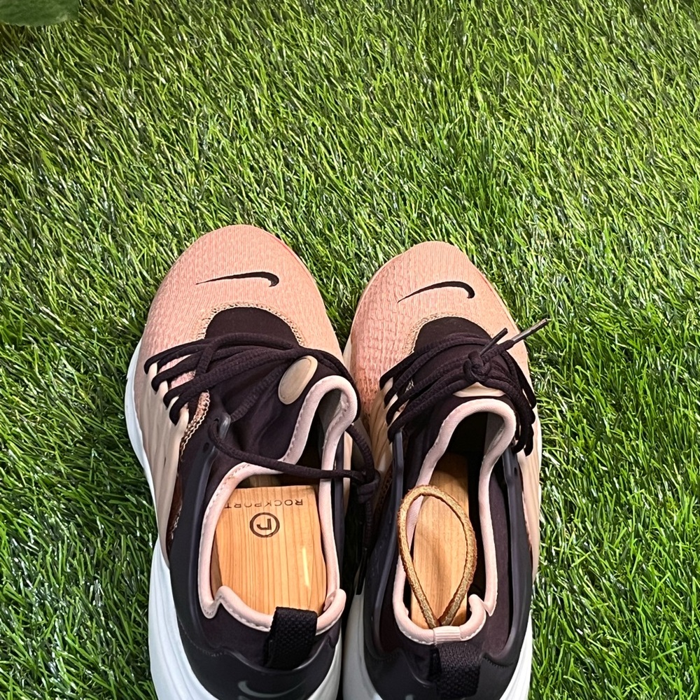 Nike Women’s Pink and Black Athletic Sneakers